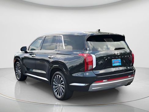 Used 2024 Hyundai Palisade Calligraphy FWD image 3