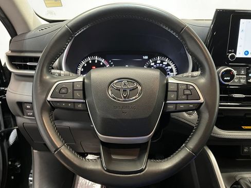 Used 2023 Toyota Highlander XLE AWD/4WD image 6