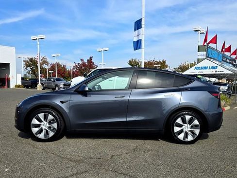 Used 2023 Tesla Model Y Long Range image 8