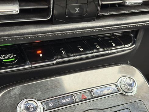 Used 2023 Lincoln Nautilus Reserve image 13