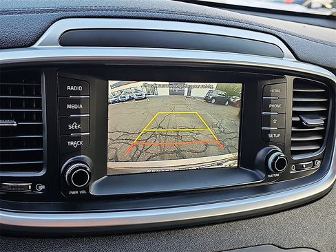 Used 2020 Kia Sorento LX w/ LX I4 Convenience Package image 19