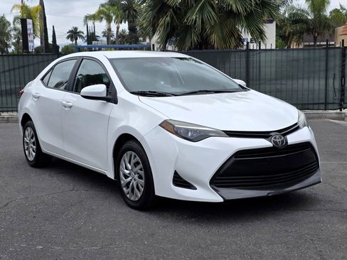 Used 2018 Toyota Corolla LE FWD image 2