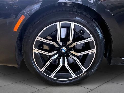 Used 2025 BMW 740i image 10