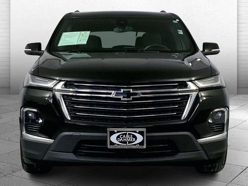 Used 2023 Chevrolet Traverse LT image 2