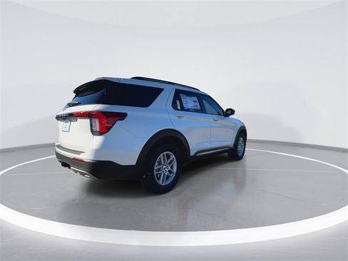 Used 2025 Ford Explorer Active w/ Active Comfort Package image 4