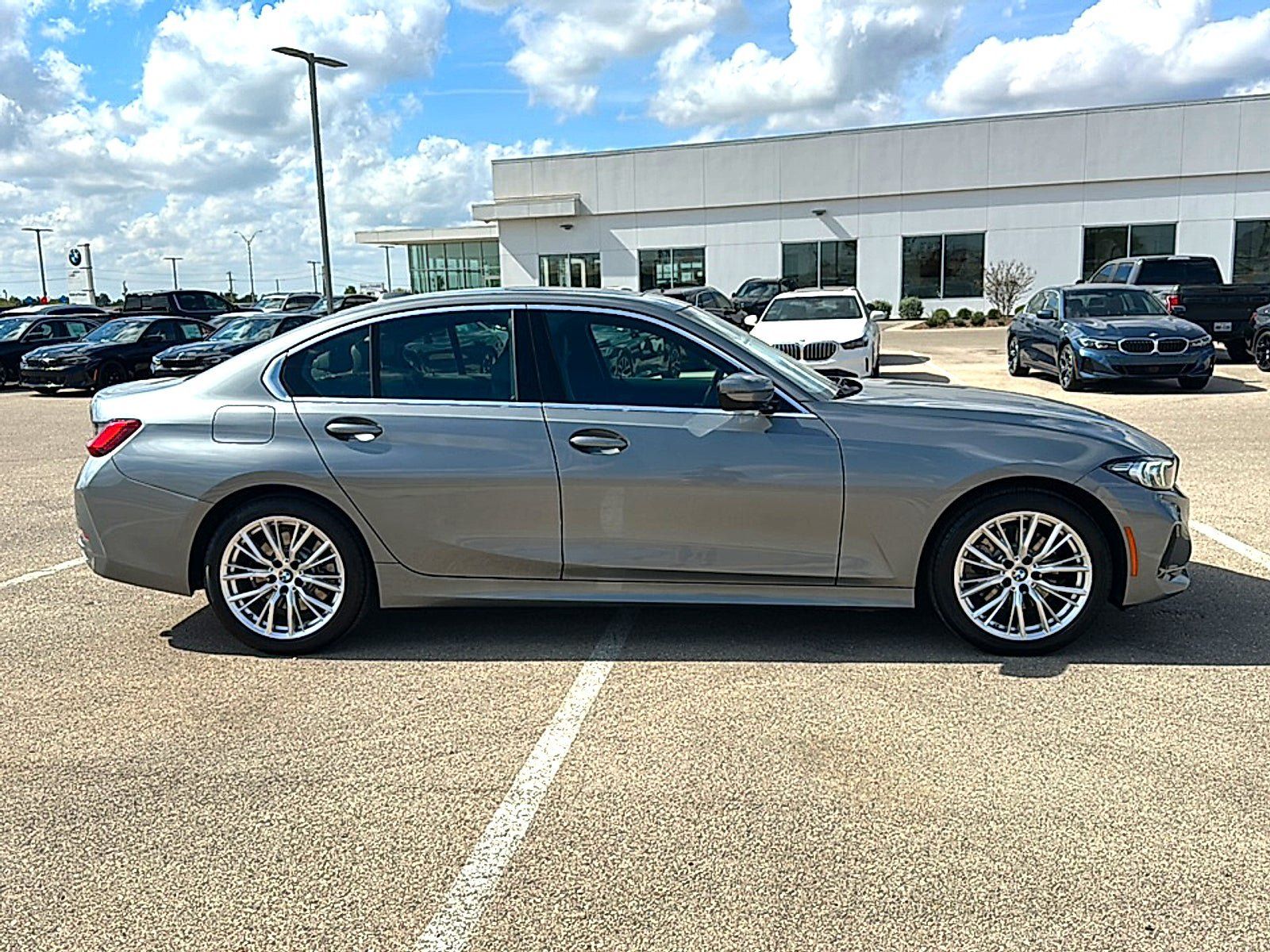 Used 2024 BMW 330i Sedan w/ Premium Package RWD image 9