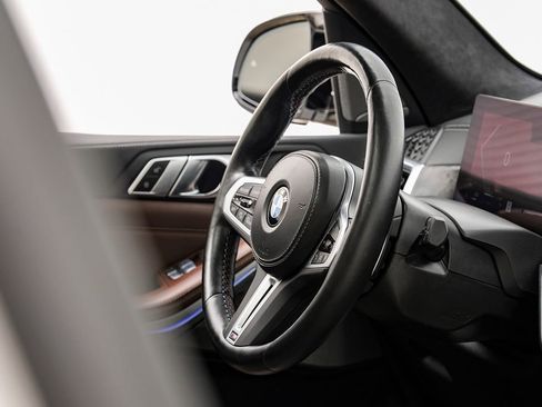 Used 2023 BMW X7 M60i AWD/4WD image 12
