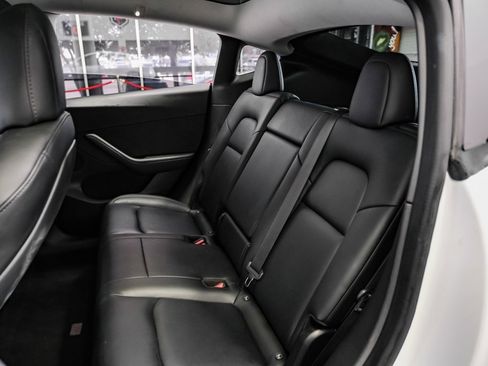 Used 2021 Tesla Model Y Long Range image 34