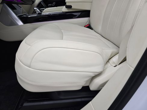 Used 2025 Land Rover Range Rover Long Wheelbase SE image 27