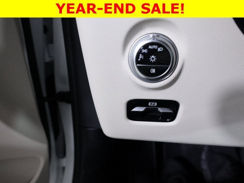 Used 2025 Mercedes-Benz C 300 4MATIC Sedan image 23