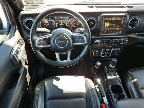 Used 2022 Jeep Wrangler Unlimited Sahara w/ Cold Weather Group AWD/4WD image 12