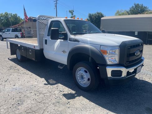 Used 2016 Ford F550 2WD Regular Cab Super Duty image 2