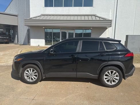 Used 2022 Toyota Corolla Cross LE w/ Moonroof Package image 4