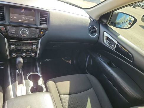 Used 2020 Nissan Pathfinder SV image 18