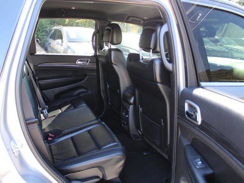Used 2019 Jeep Grand Cherokee Limited image 28