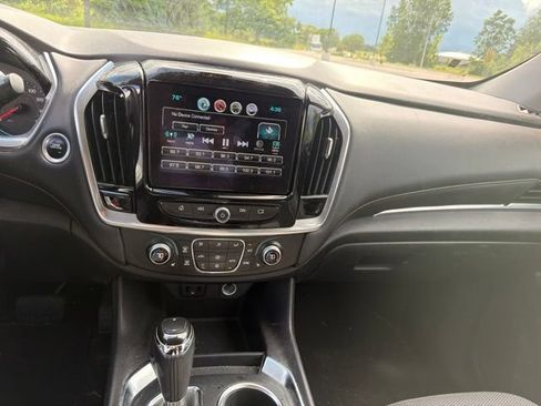 Used 2018 Chevrolet Traverse LT AWD/4WD image 12