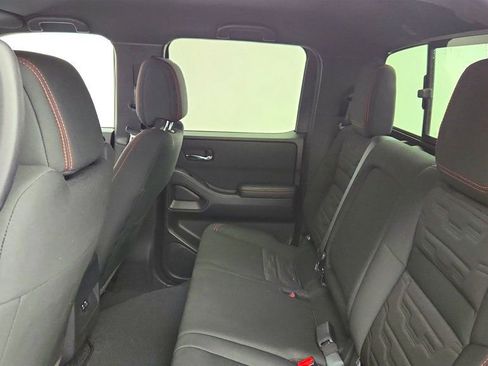 Used 2025 Nissan Frontier PRO-4X image 19