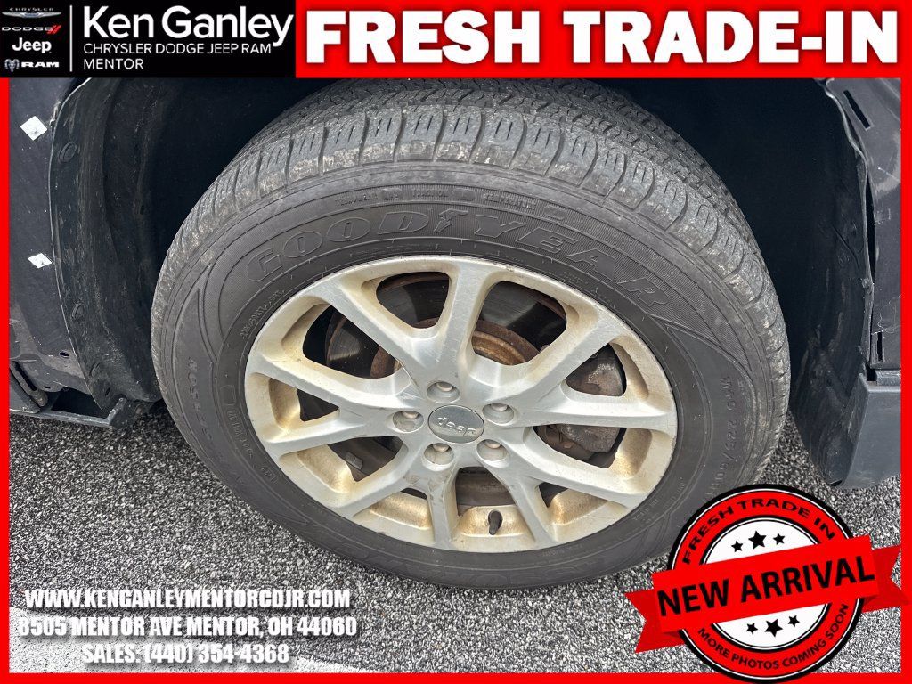 Used 2014 Jeep Cherokee Latitude w/ Cold Weather Group FWD image 11