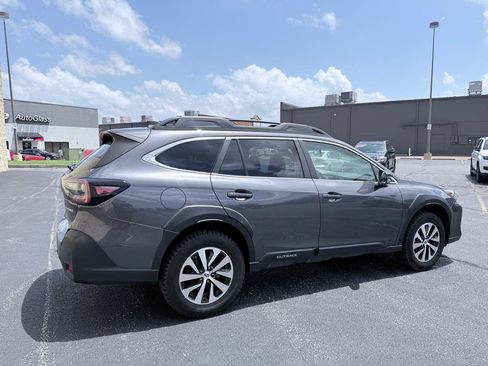 Used 2023 Subaru Outback Premium AWD/4WD image 5
