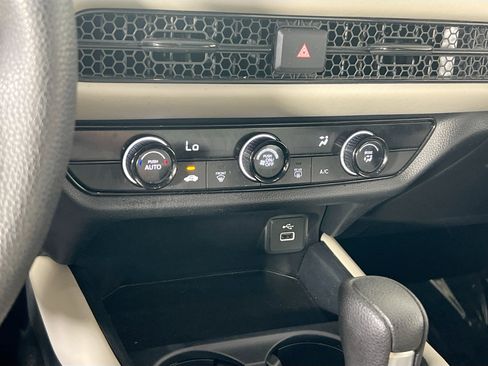 Used 2023 Honda HR-V LX image 15