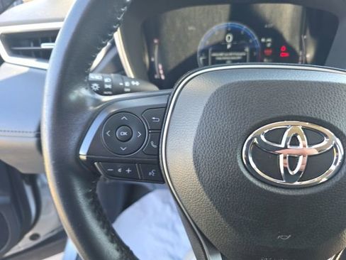 Used 2023 Toyota Corolla Cross XLE image 21