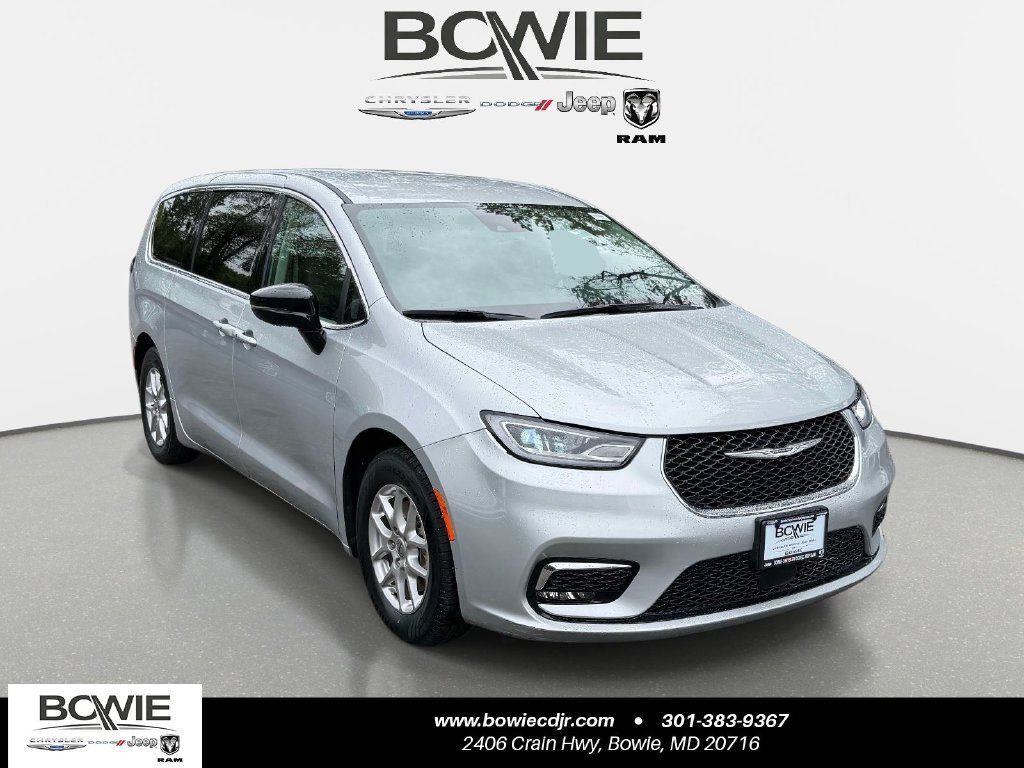 Used 2024 Chrysler Pacifica Touring-L FWD image 1