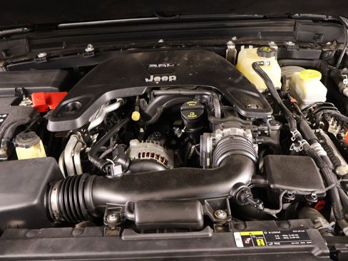 Used 2018 Jeep Wrangler Unlimited Sport S image 18