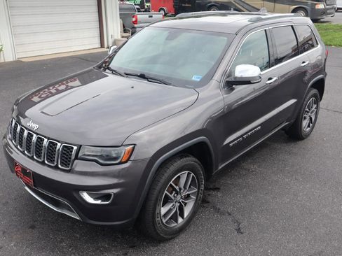 Used 2018 Jeep Grand Cherokee Limited AWD/4WD image 10