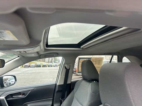 Used 2021 Toyota RAV4 XLE w/ Convenience Package image 25