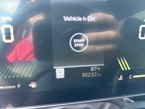 Used 2025 Kia Carnival FWD image 19