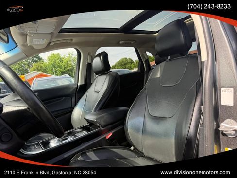 Used 2019 Ford Edge Titanium w/ Equipment Group 301A FWD image 8