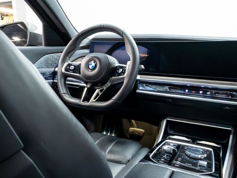 Used 2023 BMW 760i xDrive AWD/4WD image 38