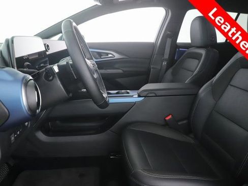 Used 2025 Chevrolet Equinox EV LT w/ Convenience Package image 16