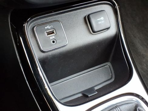 Used 2019 Jeep Compass Latitude FWD image 23