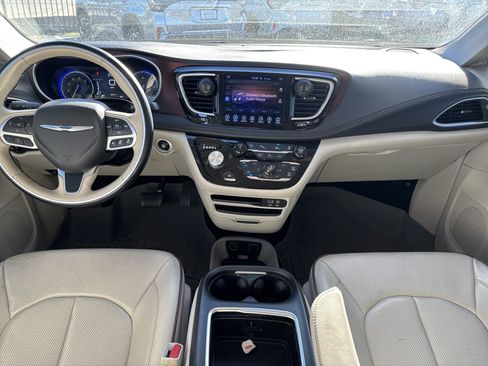 Used 2017 Chrysler Pacifica Limited w/ Advanced Safetytec Group image 10