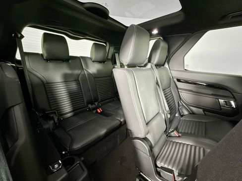 Used 2025 Land Rover Discovery S image 28