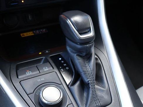 Used 2022 Toyota RAV4 Limited AWD/4WD image 18