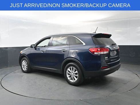 Used 2017 Kia Sorento FWD image 3