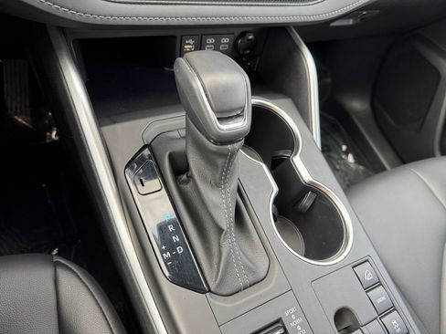 Used 2023 Toyota Highlander XLE AWD/4WD image 25