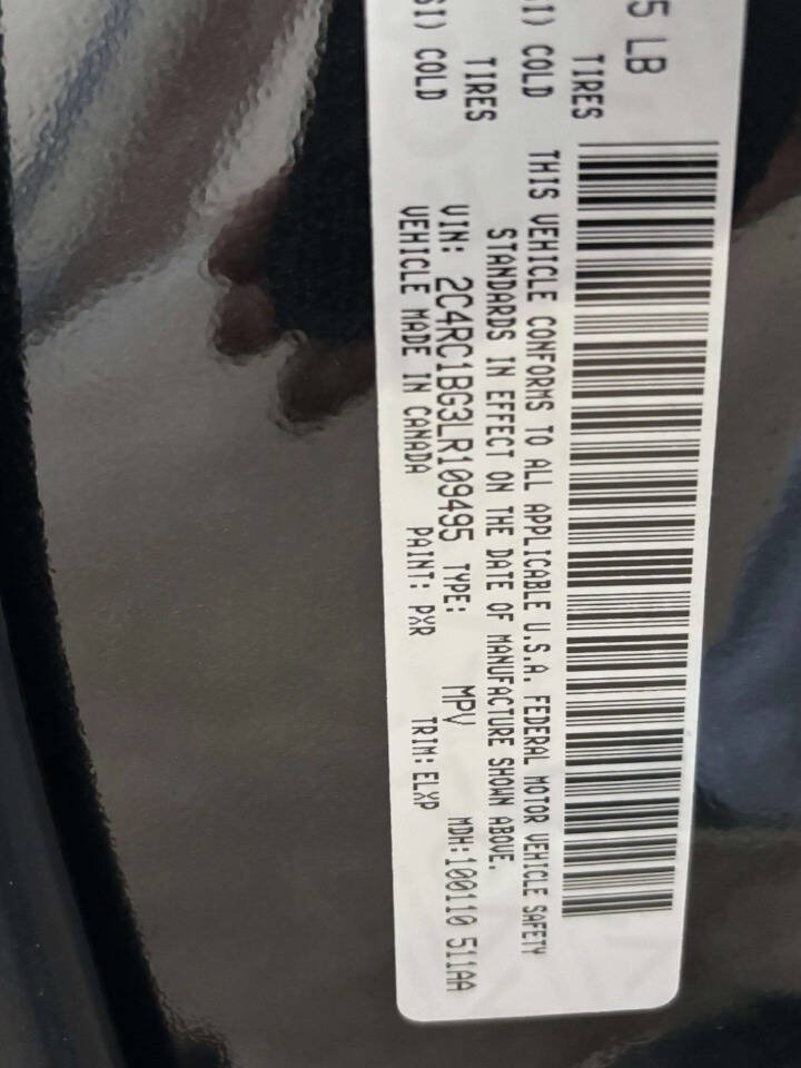 Used 2020 Chrysler Pacifica Touring-L FWD image 39