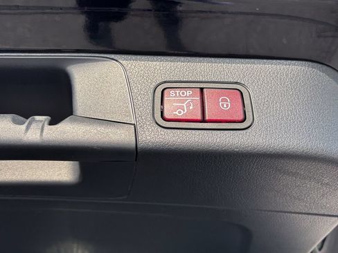 Used 2021 Mercedes-Benz GLB 250 4MATIC image 48