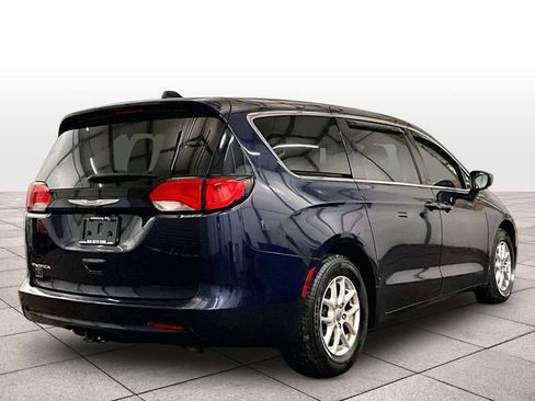 Used 2017 Chrysler Pacifica Touring FWD image 11