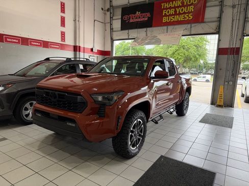 Used 2025 Toyota Tacoma TRD Sport AWD/4WD image 1