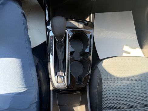 Used 2025 Chevrolet Trax LT FWD image 27