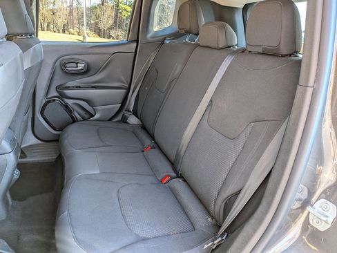 Used 2018 Jeep Renegade Altitude w/ Advanced Technology Group image 31