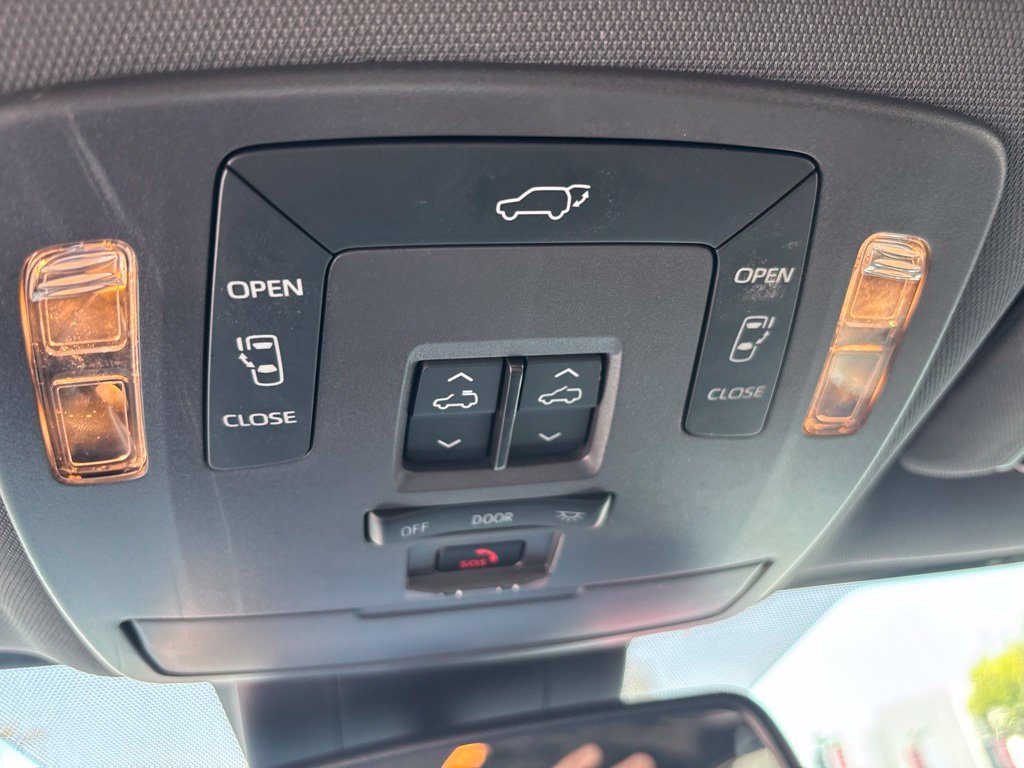 Used 2022 Toyota Sienna XSE w/ XSE Plus Package FWD image 29