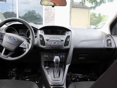 Used 2018 Ford Focus SE FWD image 26
