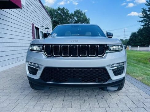 Used 2025 Jeep Grand Cherokee Limited w/ Luxury Tech Group II AWD/4WD image 3