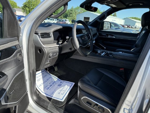 Used 2024 Jeep Wagoneer Series III AWD/4WD image 10