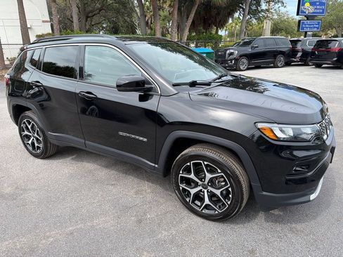 Used 2025 Jeep Compass Limited AWD/4WD image 7